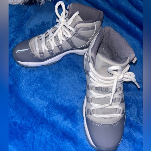 Jordan Cool Grey 11s size 5.5 - Picture 2 of 4